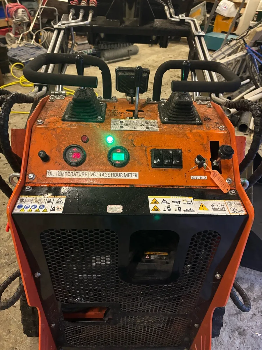 Mini Skidsteer - Image 4