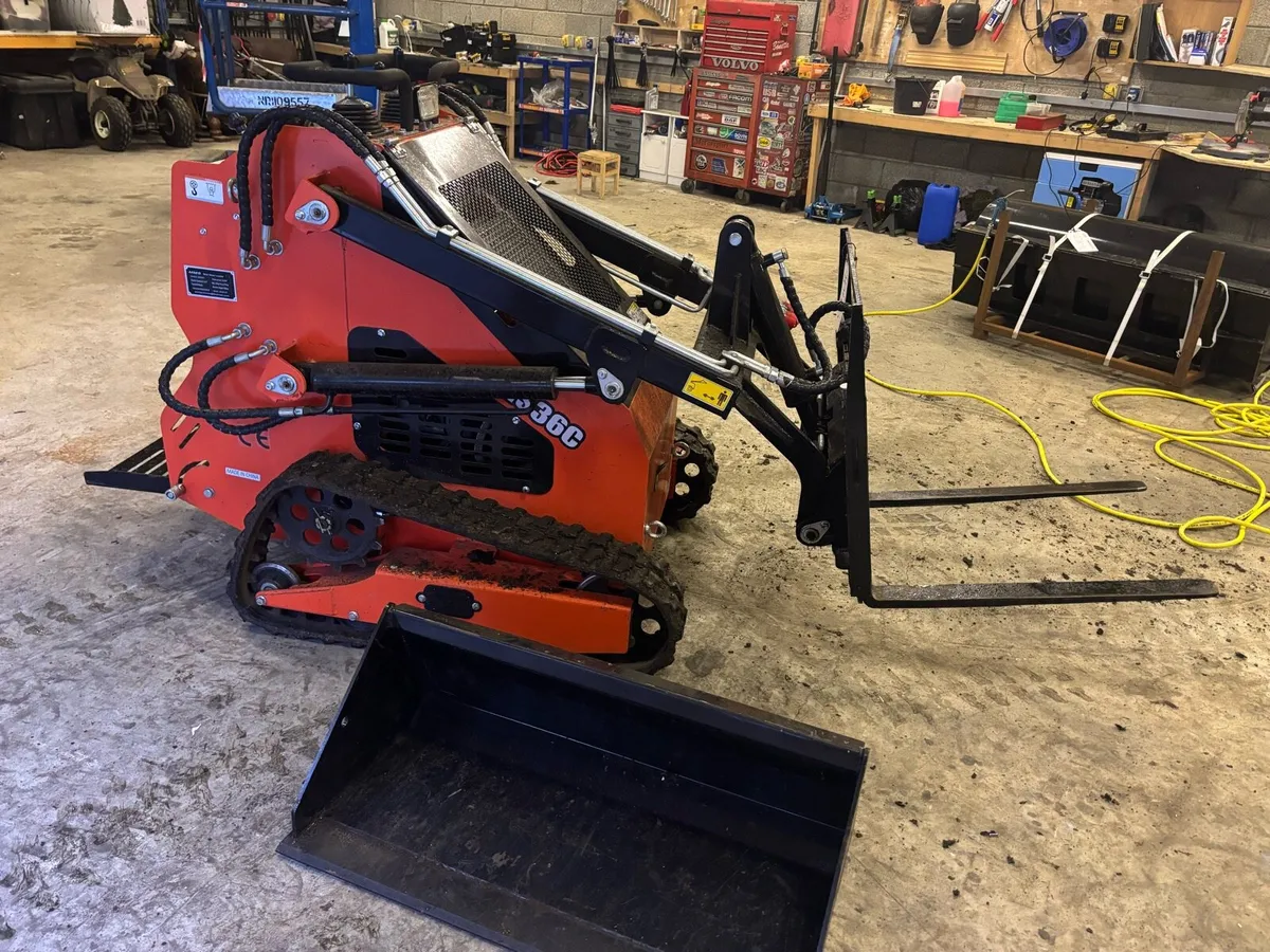 Mini Skidsteer - Image 1