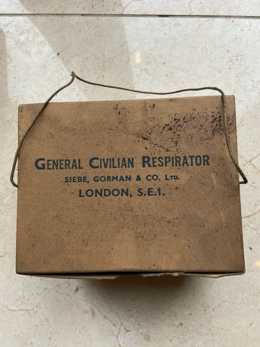 Original WW2 Gas mask 1937 - Image 1