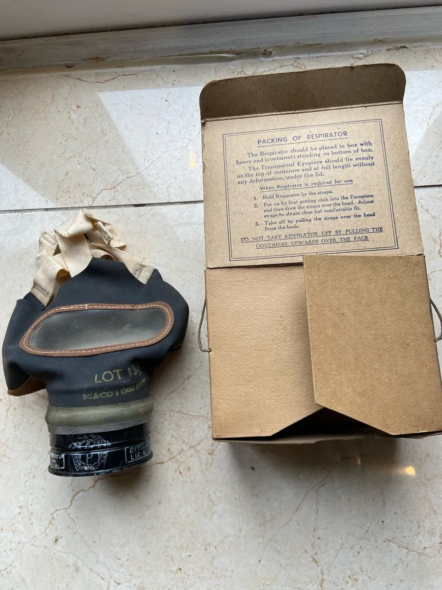 Original WW2 Gas mask 1937 - Image 3