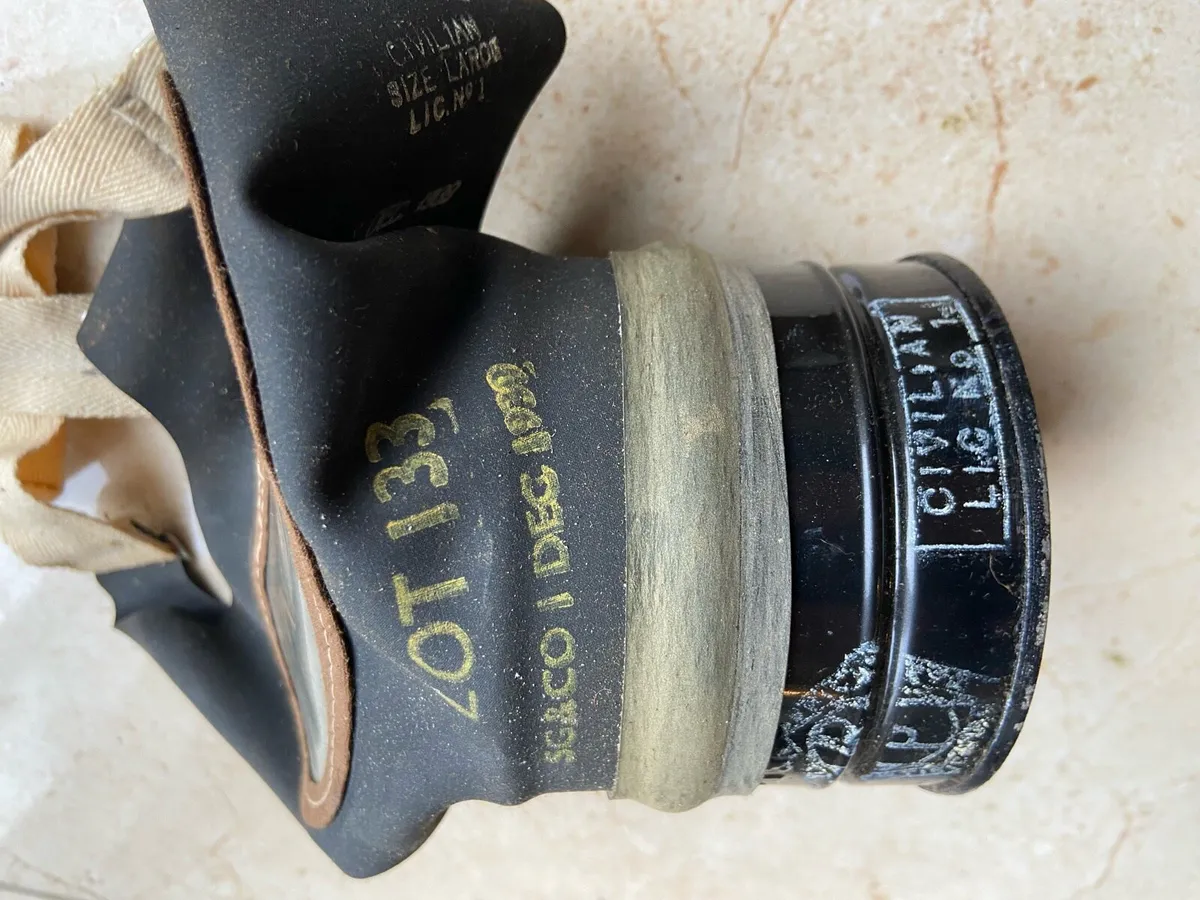 Original WW2 Gas mask 1937 - Image 4