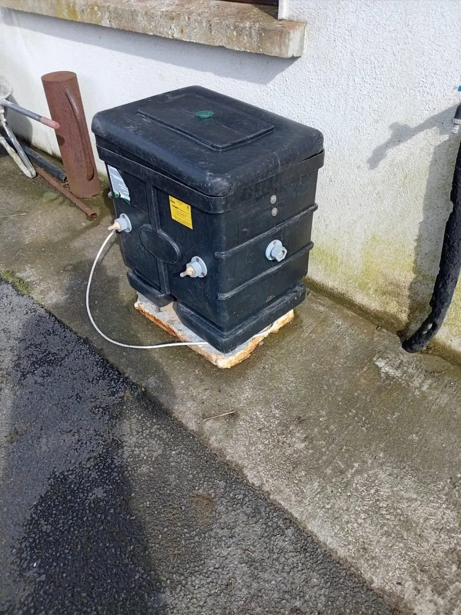 Pet lamb feeder - Image 1