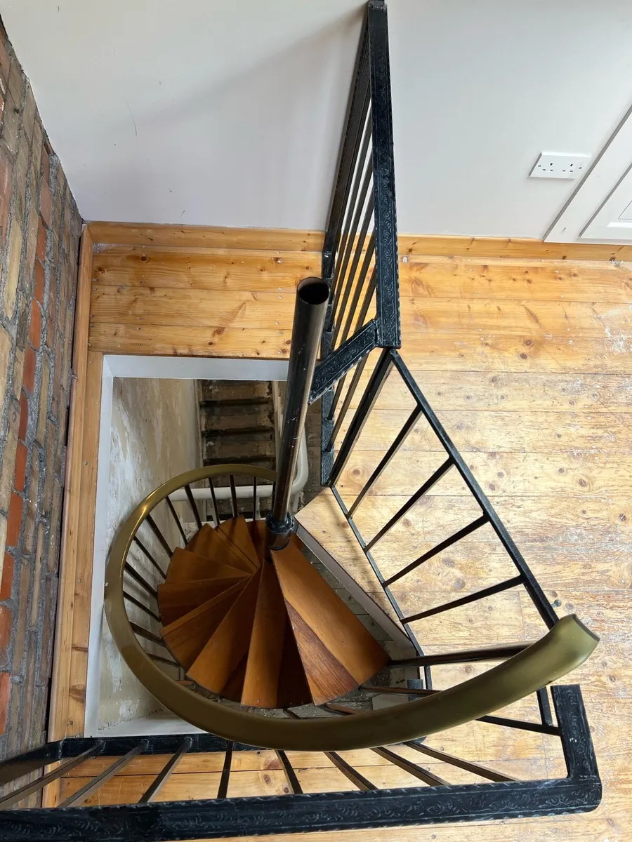 Spiral stairs - Image 1
