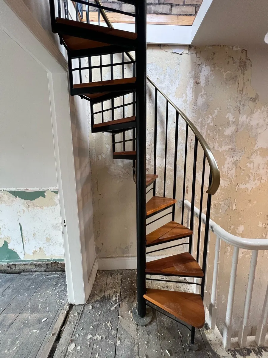 Spiral stairs - Image 2