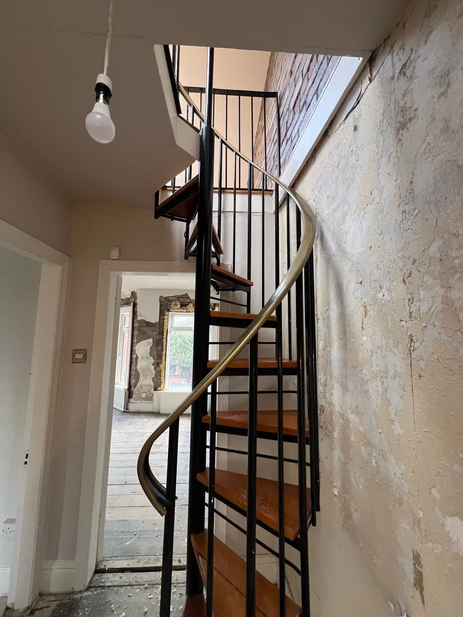 Spiral stairs - Image 3