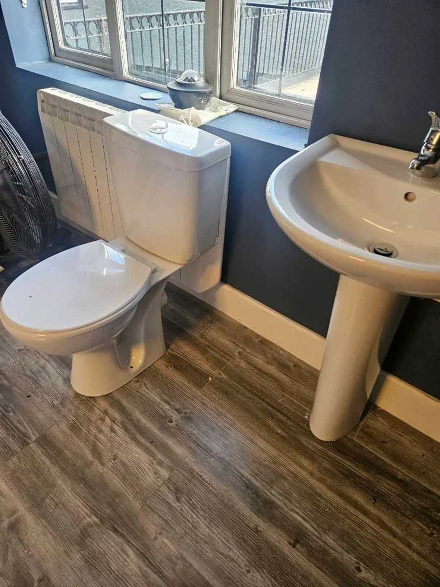 Bath tub Toliet  and sink and pedestal - Image 1