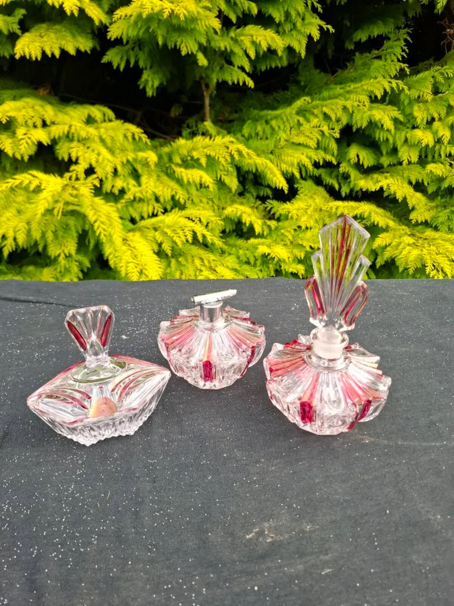 Red vintage perfume set - Image 1