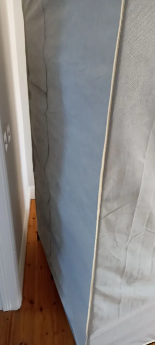 Lightweight Wardrobe - Image 3