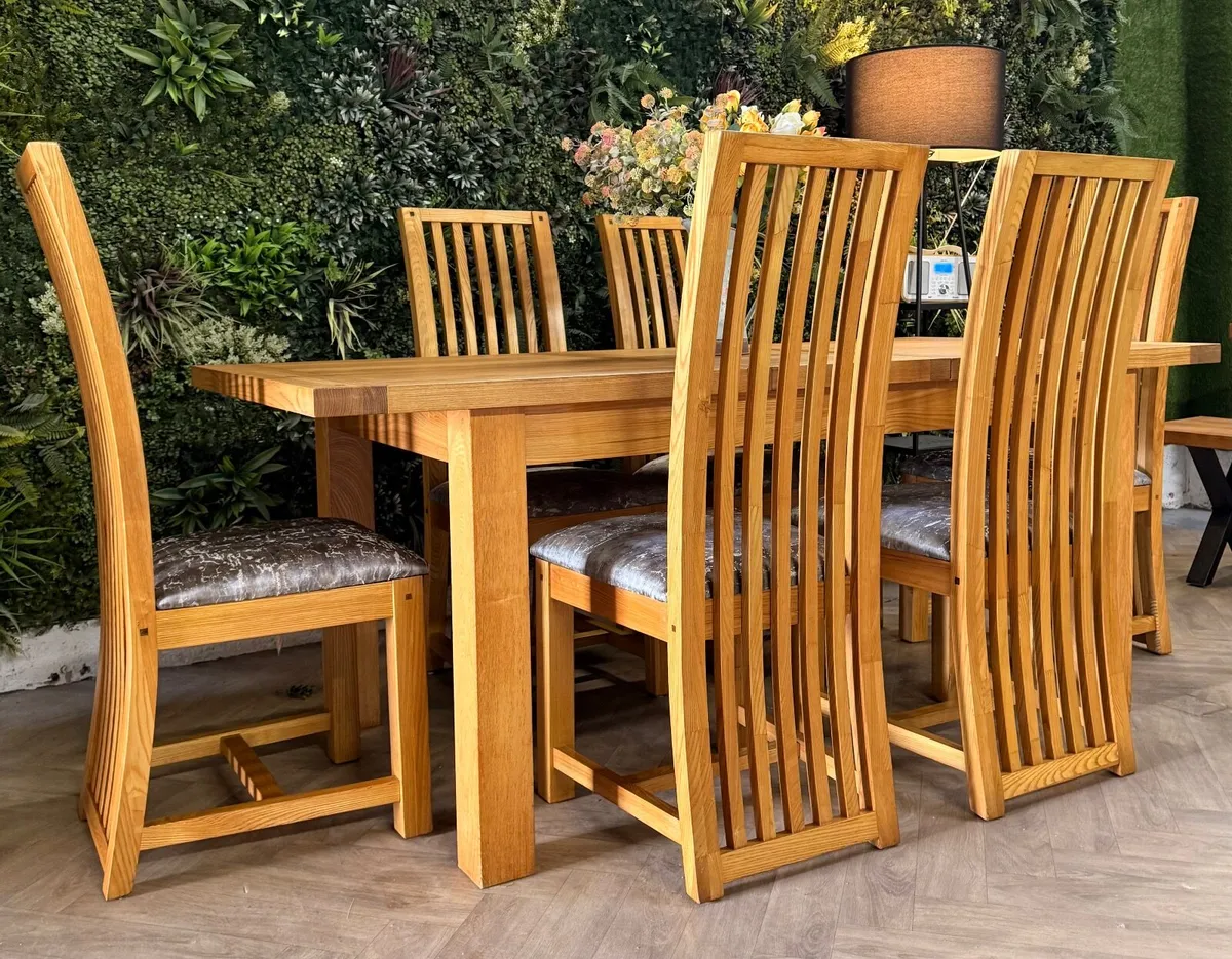 Solid oak dining/table & 6 chairs - Image 2