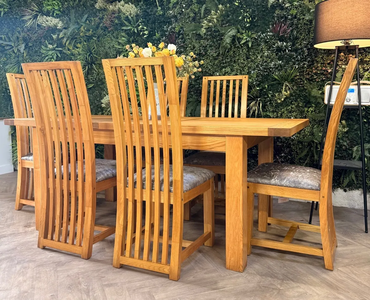 Solid oak dining/table & 6 chairs - Image 3