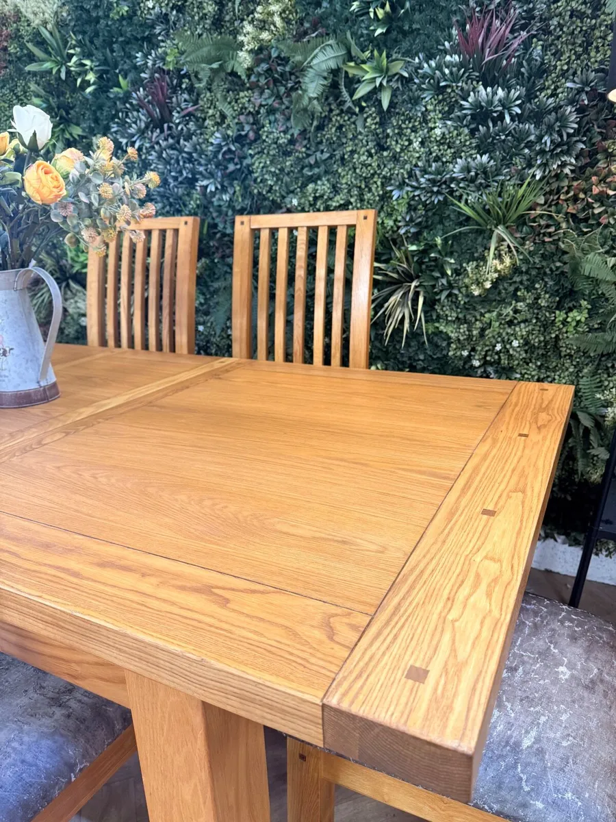 Solid oak dining/table & 6 chairs - Image 4