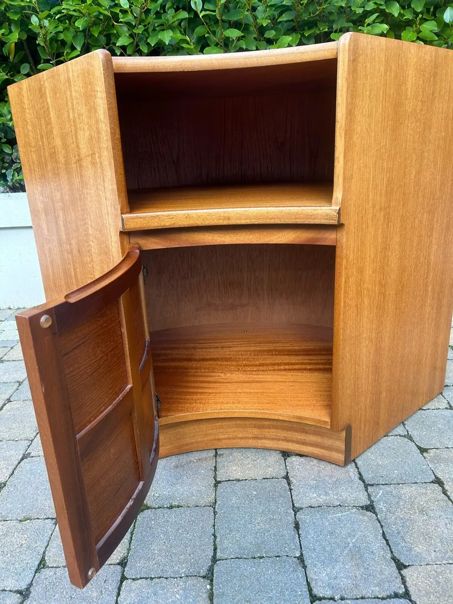 Mid century Nathan corner media cabinet - Image 3