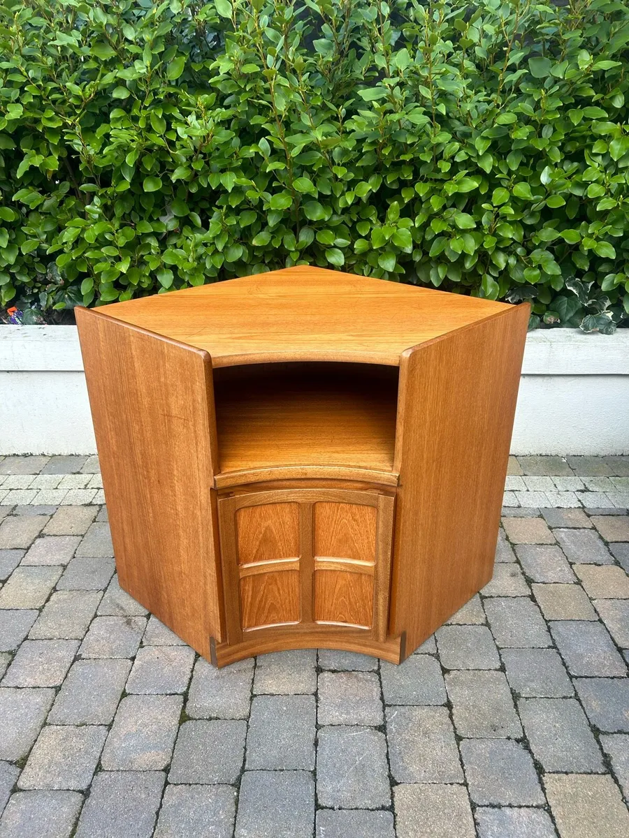 Mid century Nathan corner media cabinet - Image 4