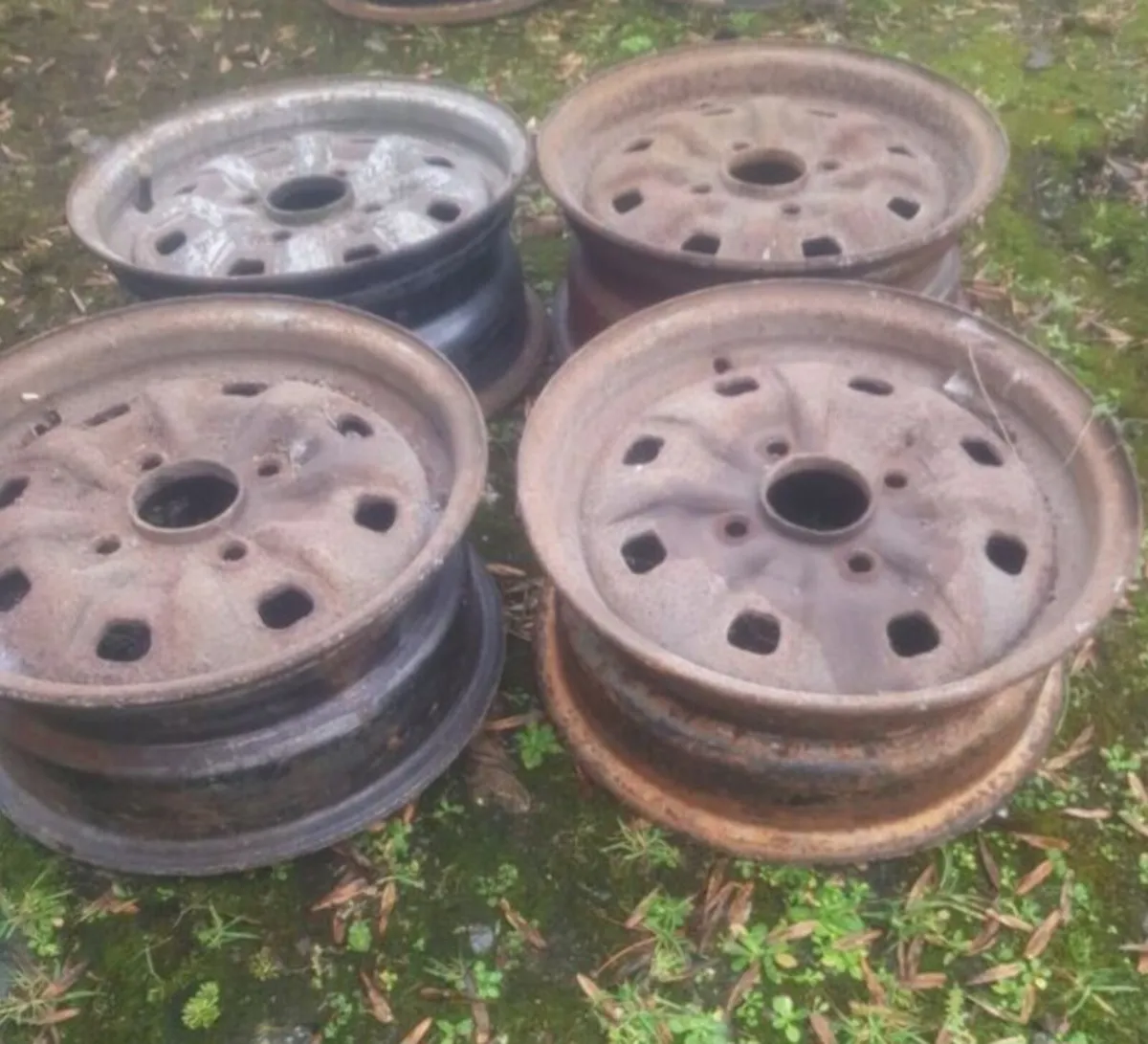 Ford escorts or cortina rims - Image 1