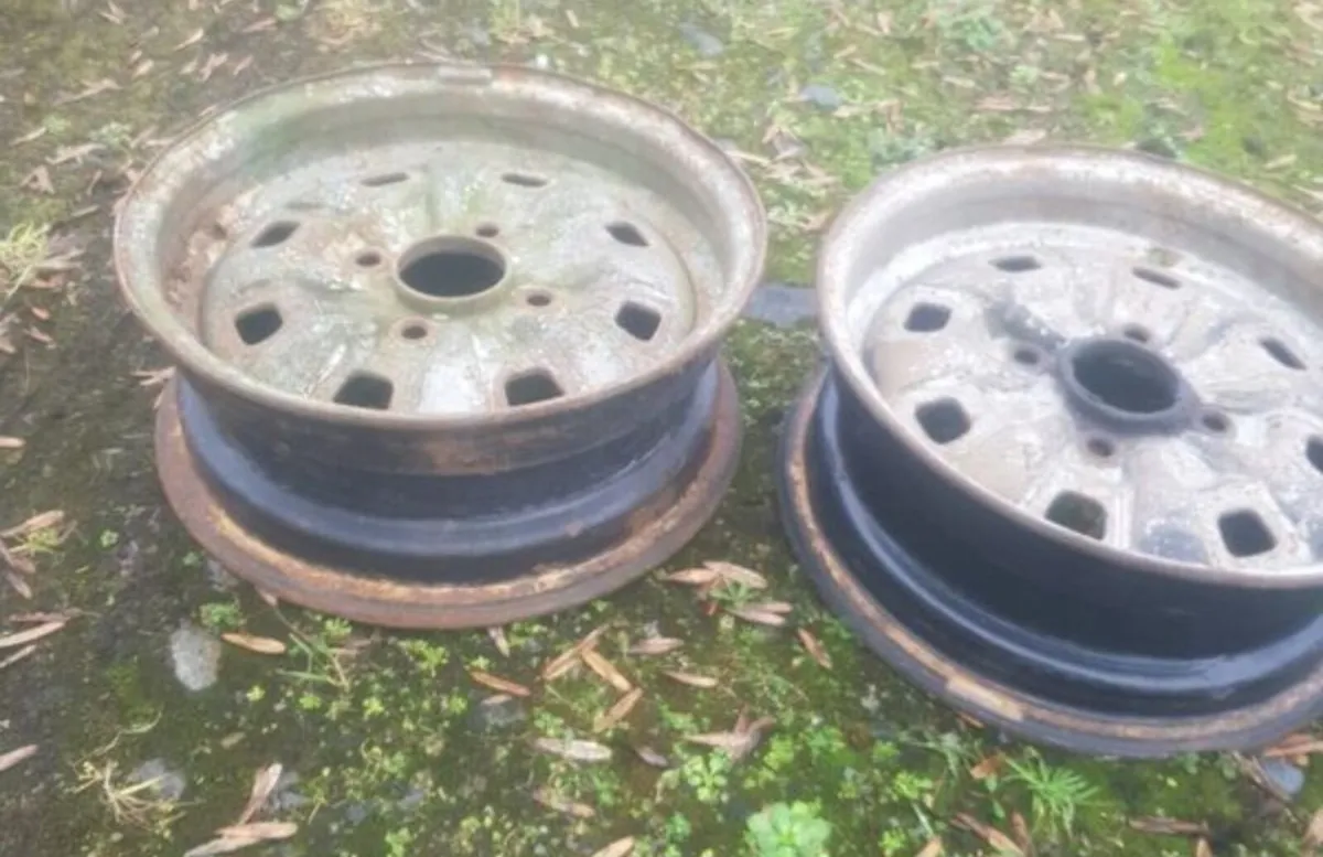 Ford escorts or cortina rims - Image 2
