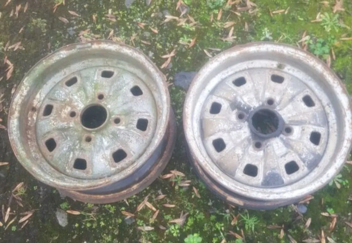 Ford escorts or cortina rims - Image 3