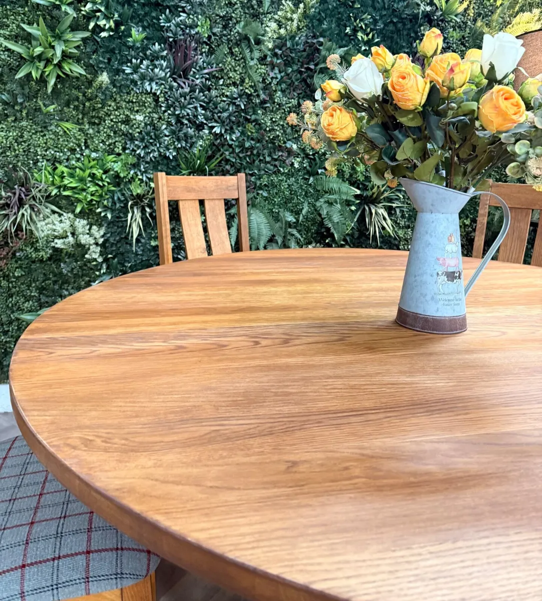 Solid oak kitchen/dining table & 5 chairs - Image 4