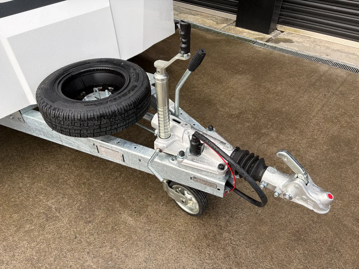 New Brian James Box Van 5m - Image 2