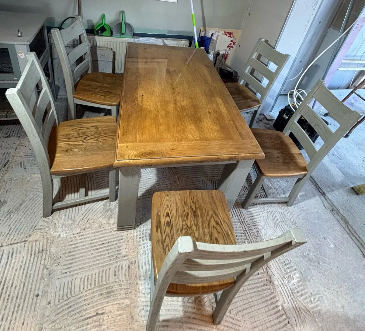 Table and six chairs - Image 1