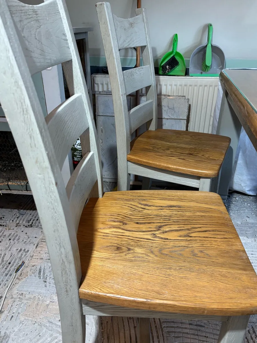 Table and six chairs - Image 3