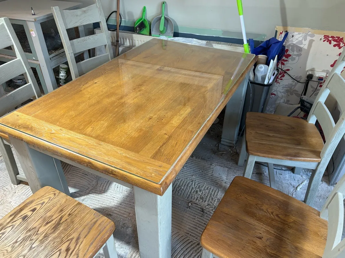 Table and six chairs - Image 4