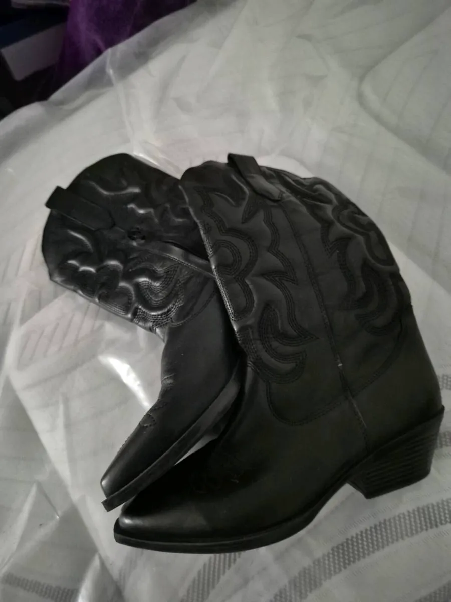 COWBOY BOOTS - Image 1
