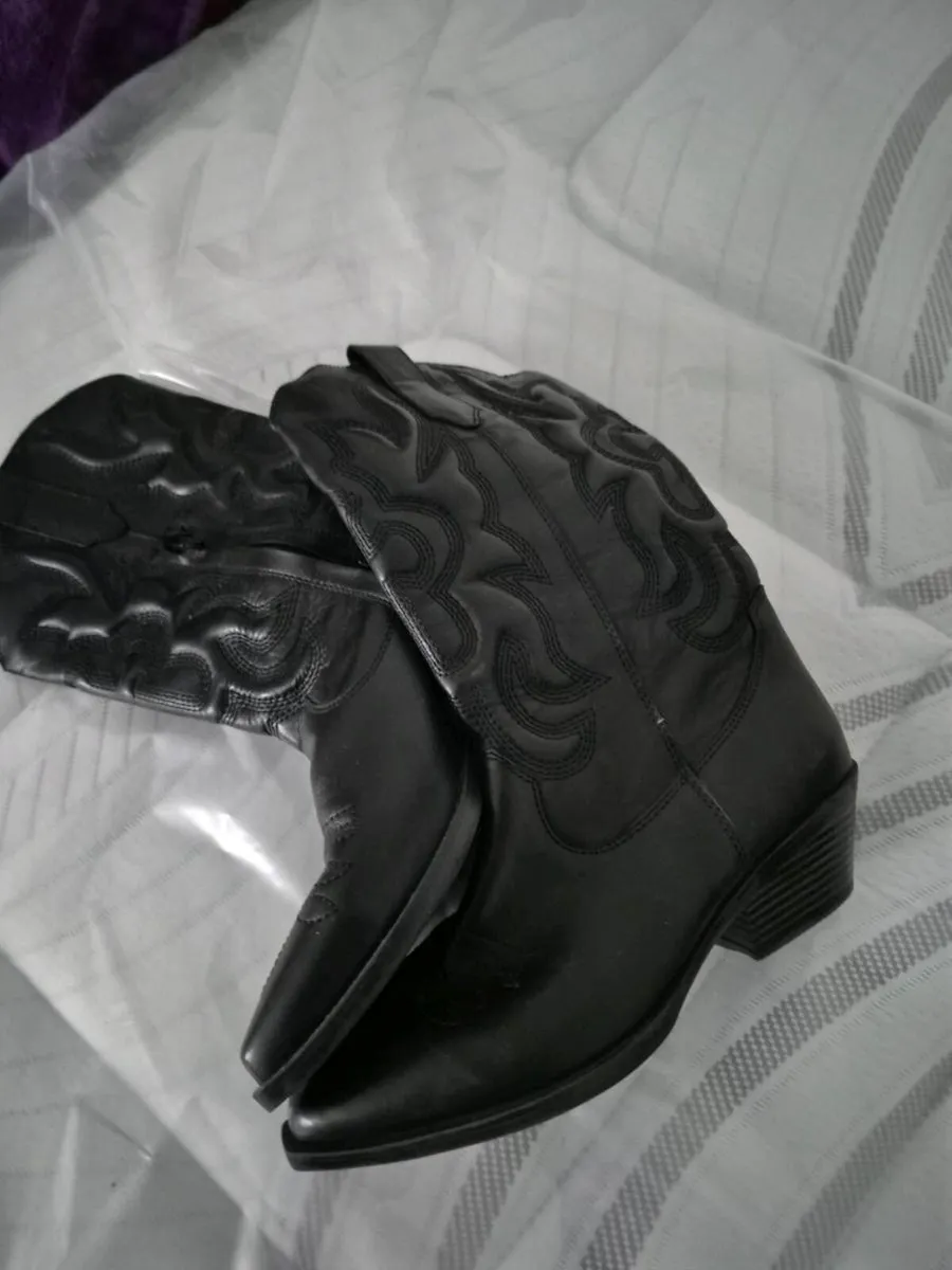 COWBOY BOOTS - Image 4