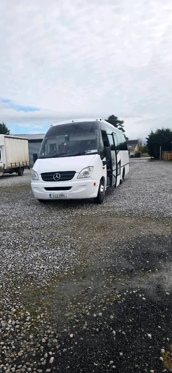 Mercedes  33 seats - Image 1