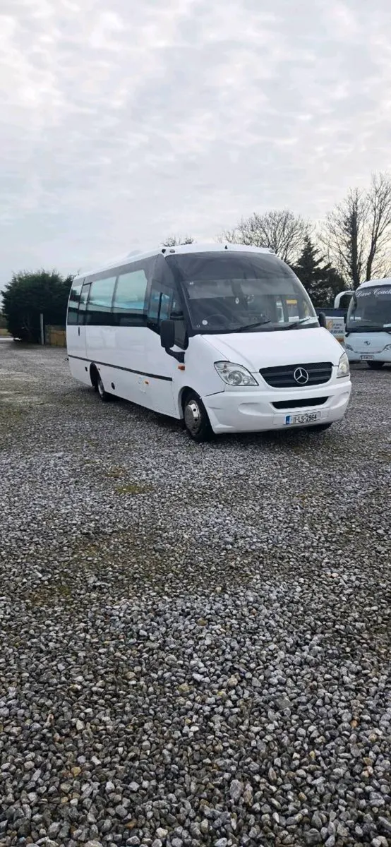Mercedes  33 seats - Image 2