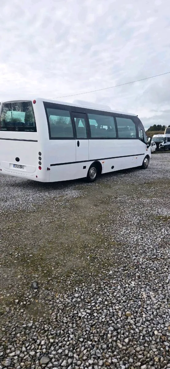 Mercedes  33 seats - Image 3