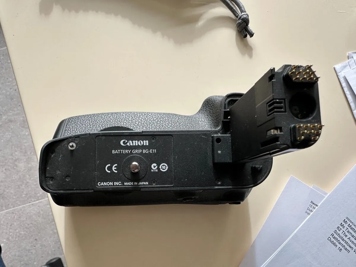 Canon Battery Grip BG E11 - Image 2