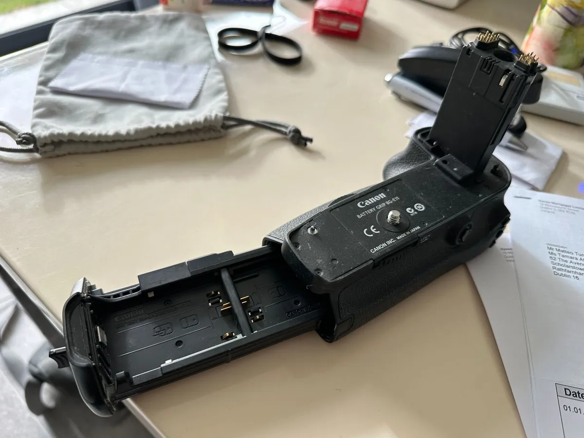 Canon Battery Grip BG E11 - Image 3