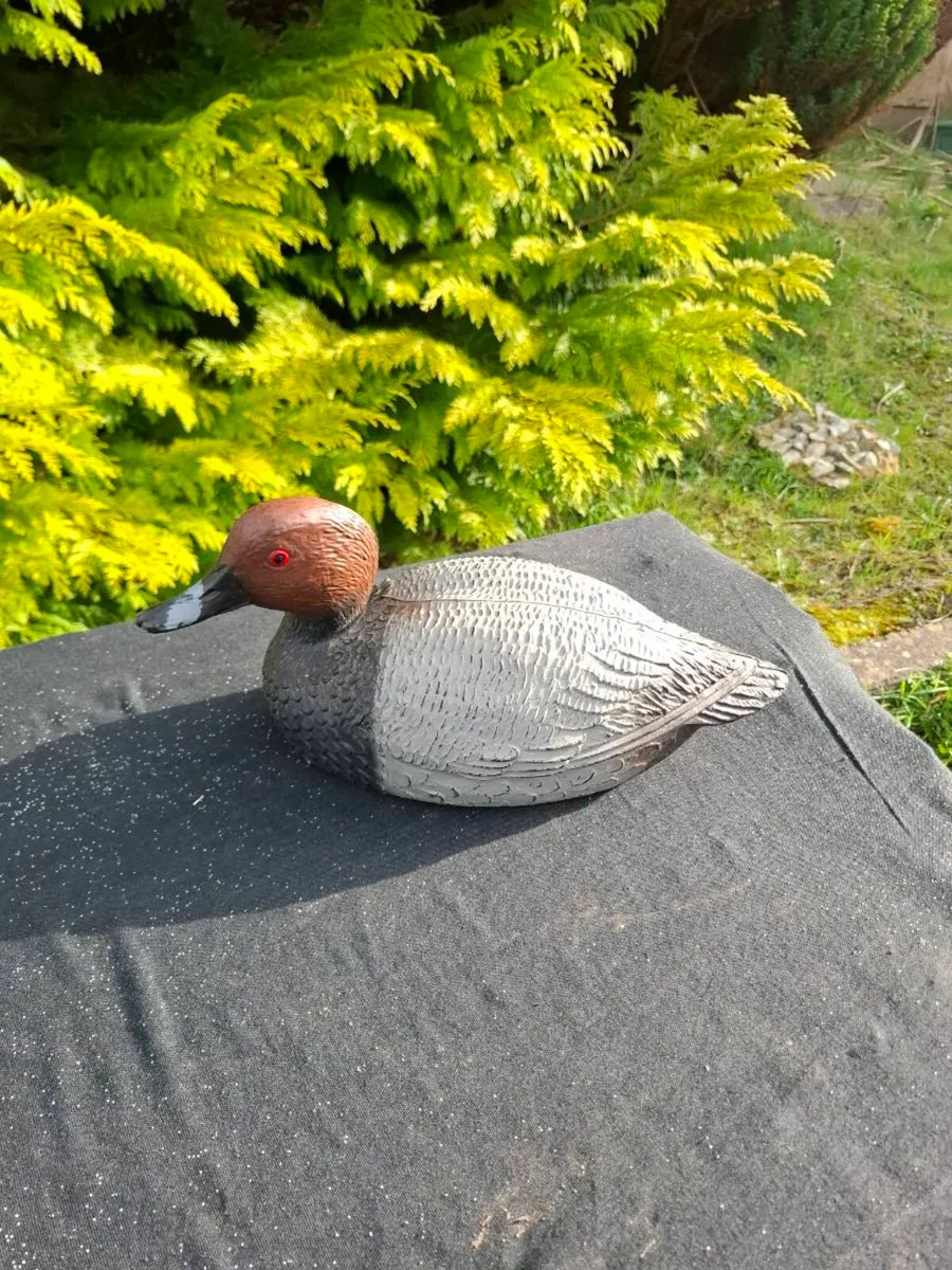 Duck plastic garden ornament - Image 1