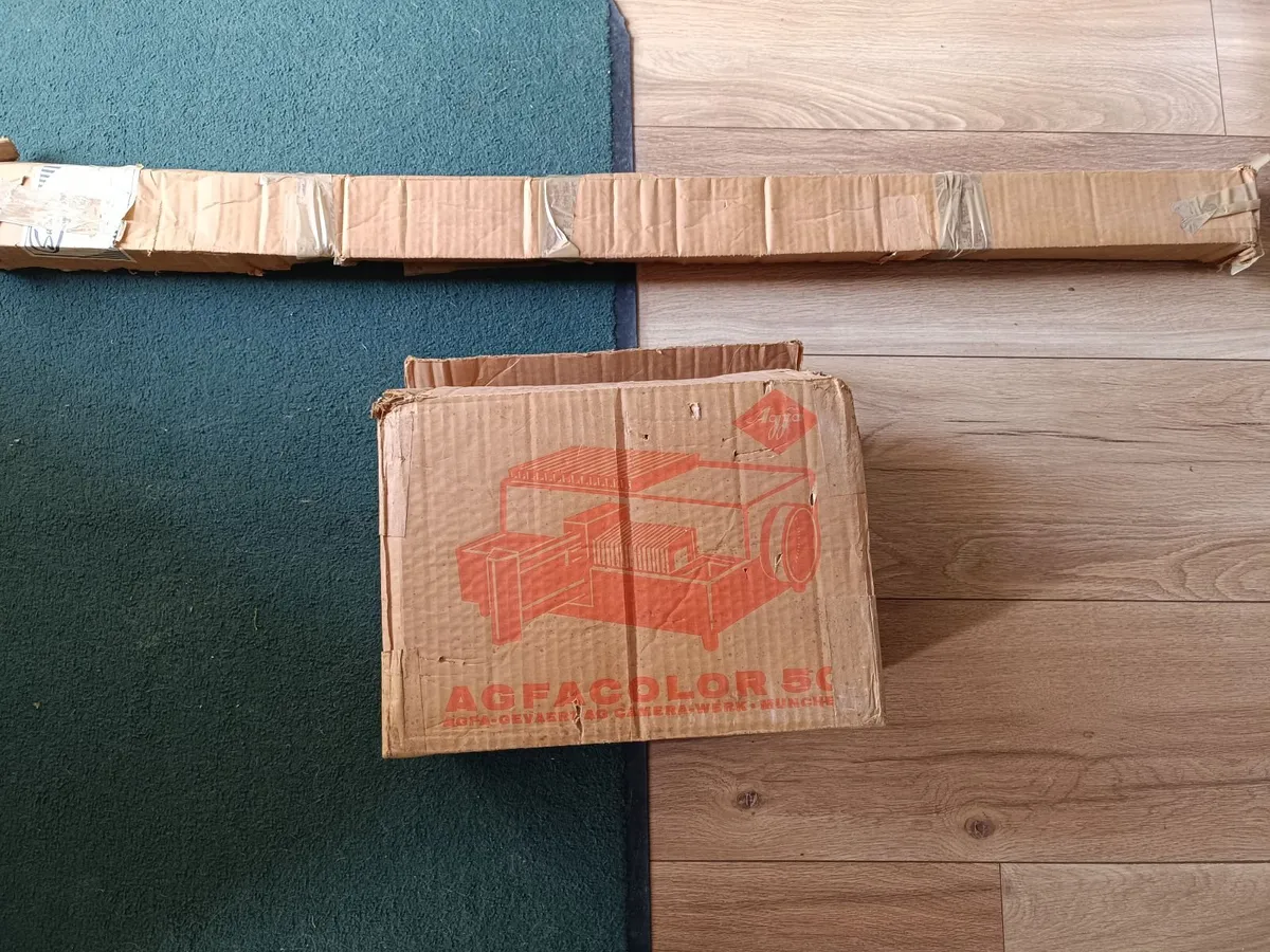 Slide Projector and screen - Image 3