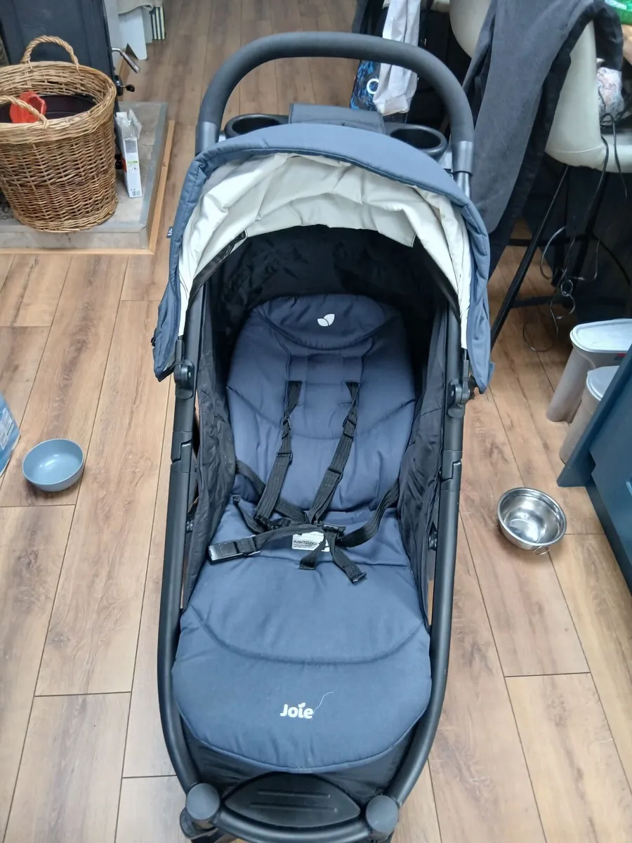 Pram - Image 1