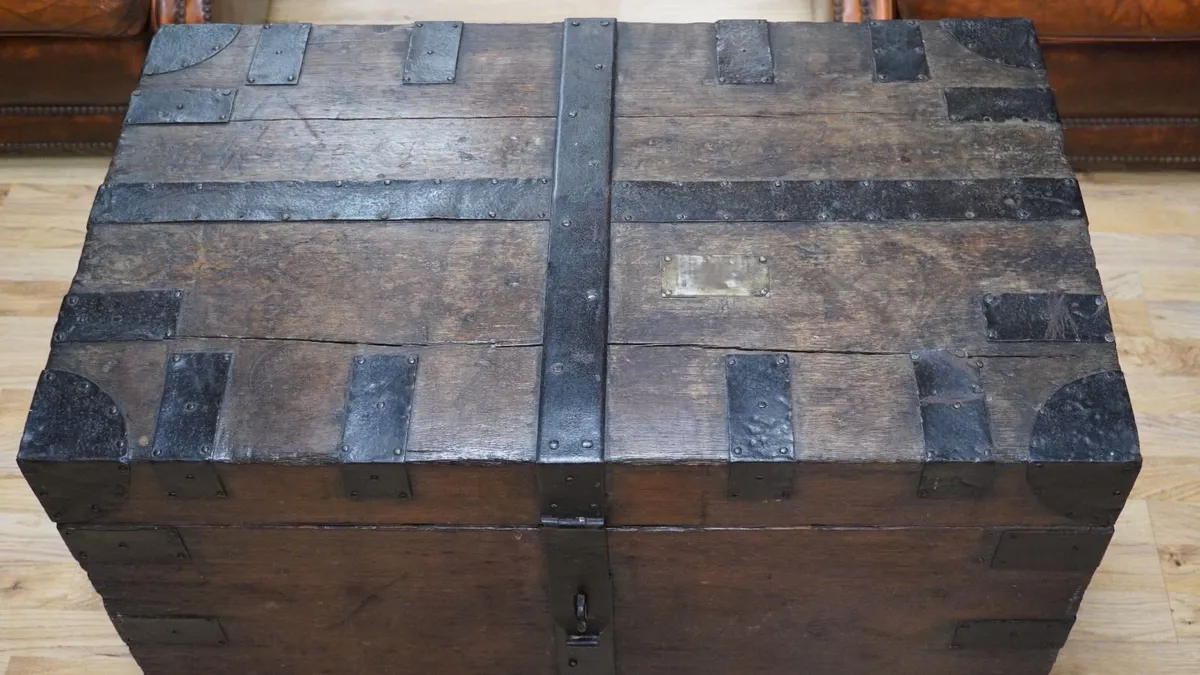 Antique Iron-Bound Oak Trunk c.1780-1820 - Image 3