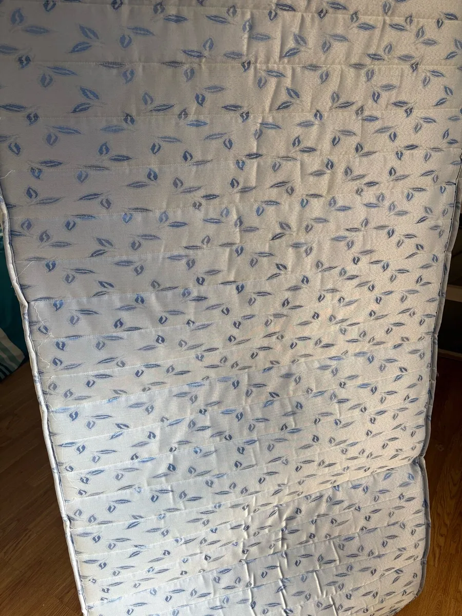 Single bed with mattress - Image 2