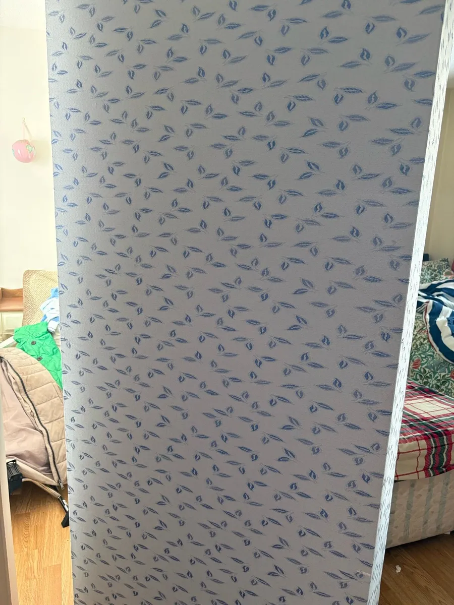 Single bed with mattress - Image 1