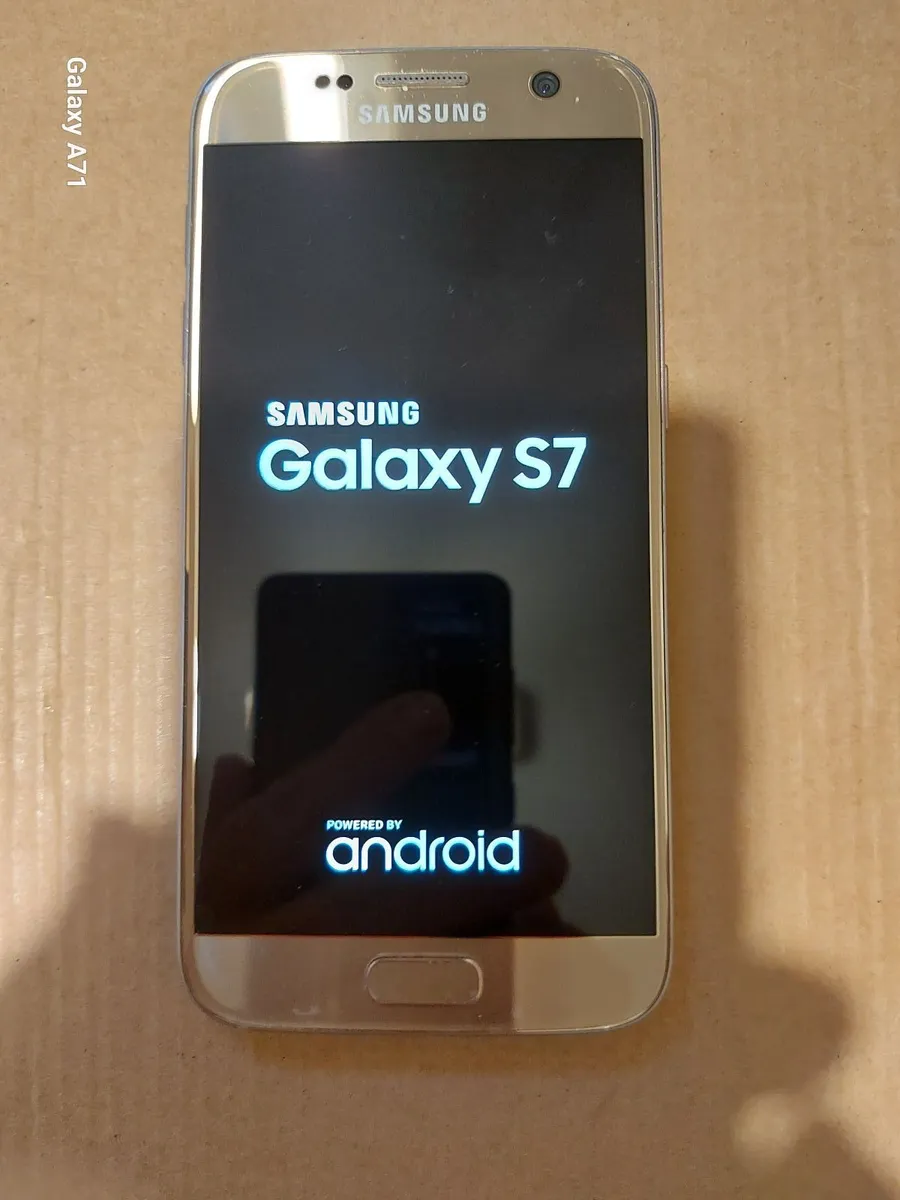 Samsung Galaxy S7, Gold Coloured, 32GB Hdd 4GB Ram - Image 2