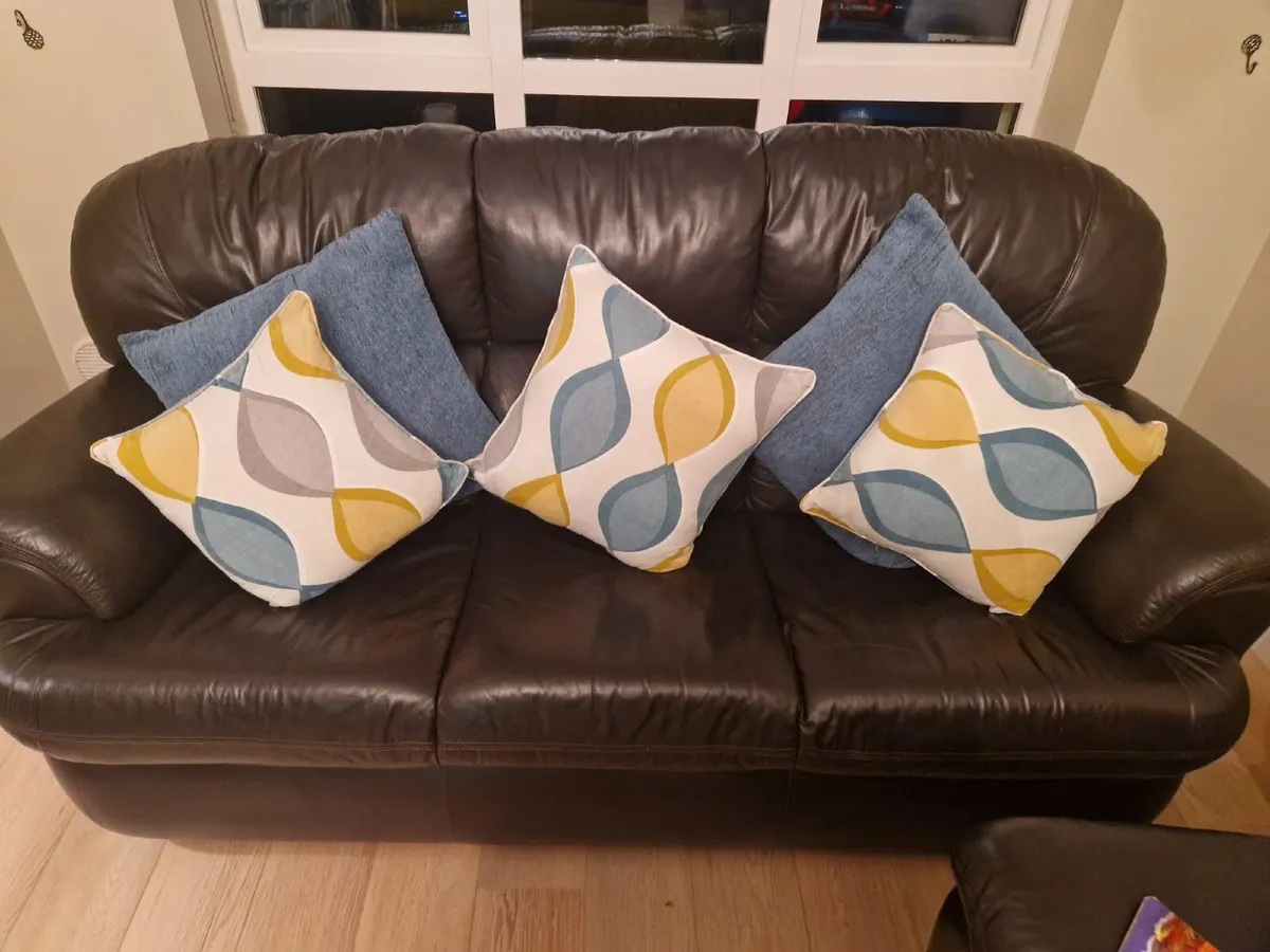 3 piece suite and 2 swivel single recliner chairs - Image 1