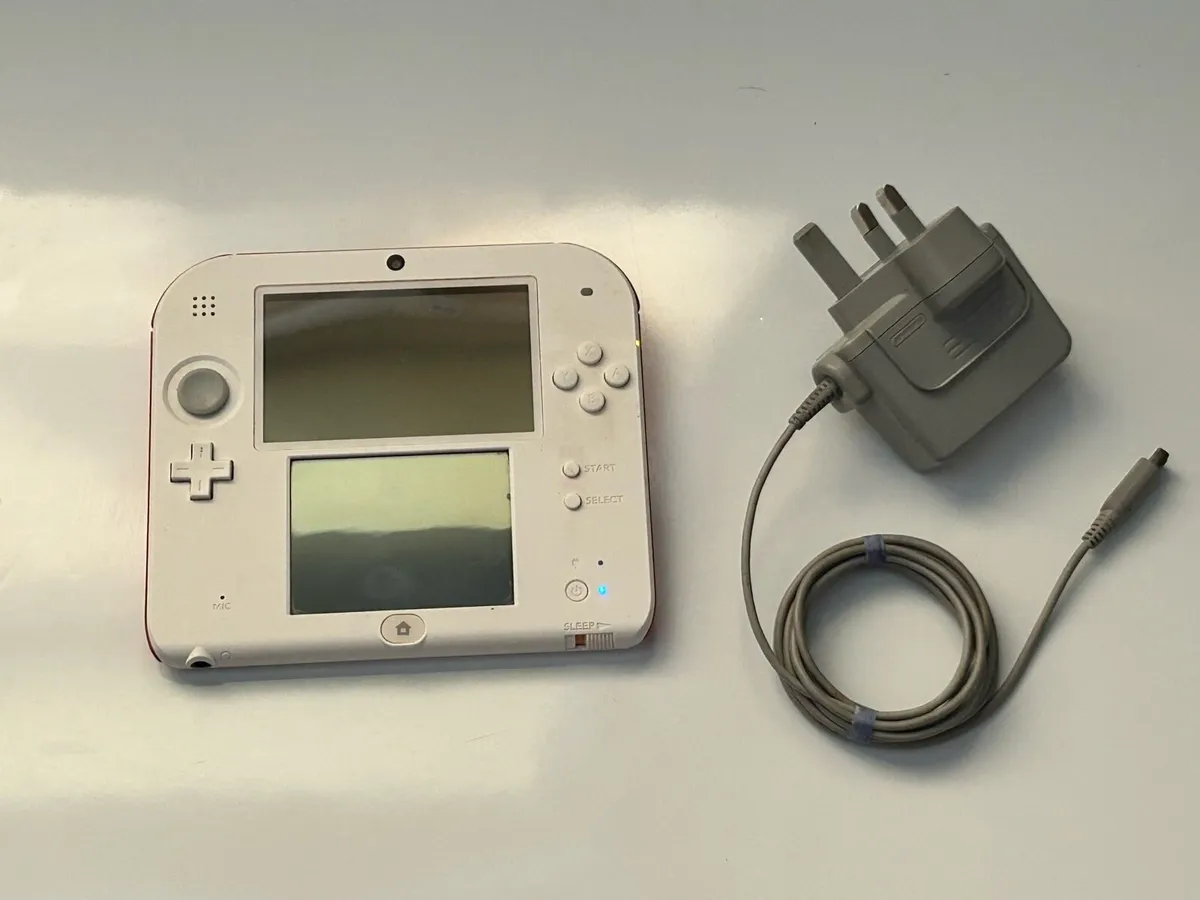 Nintendo 2ds barely ever used like new - Image 1