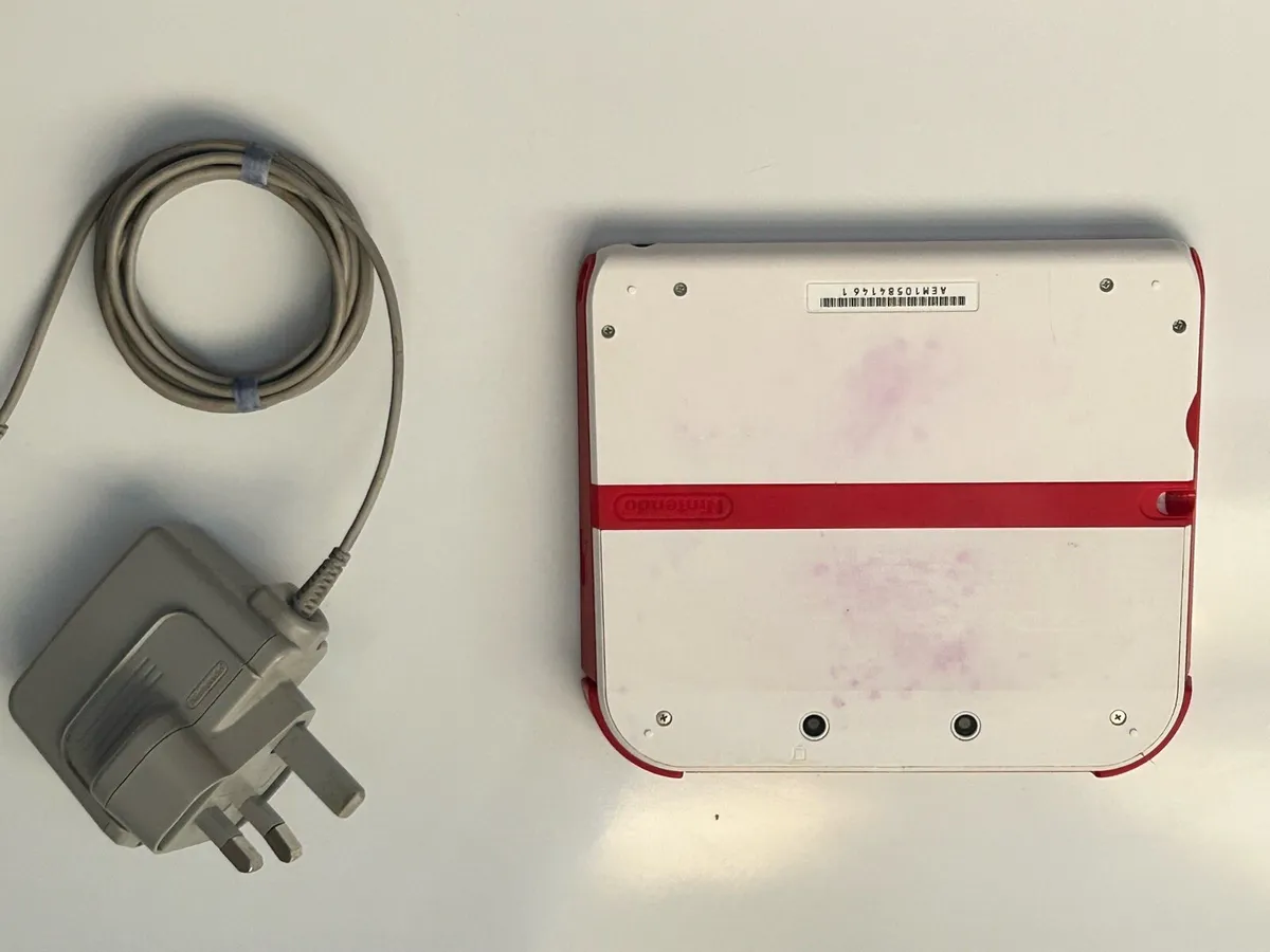 Nintendo 2ds barely ever used like new - Image 2