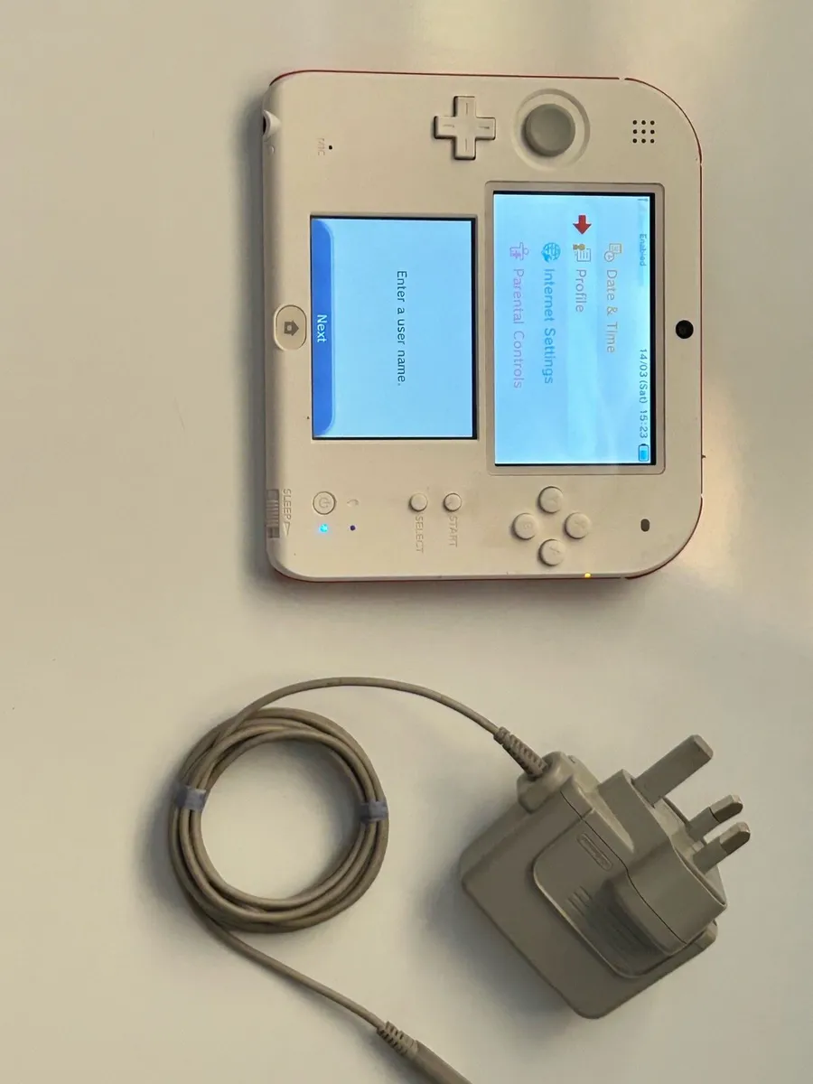 Nintendo 2ds barely ever used like new - Image 3