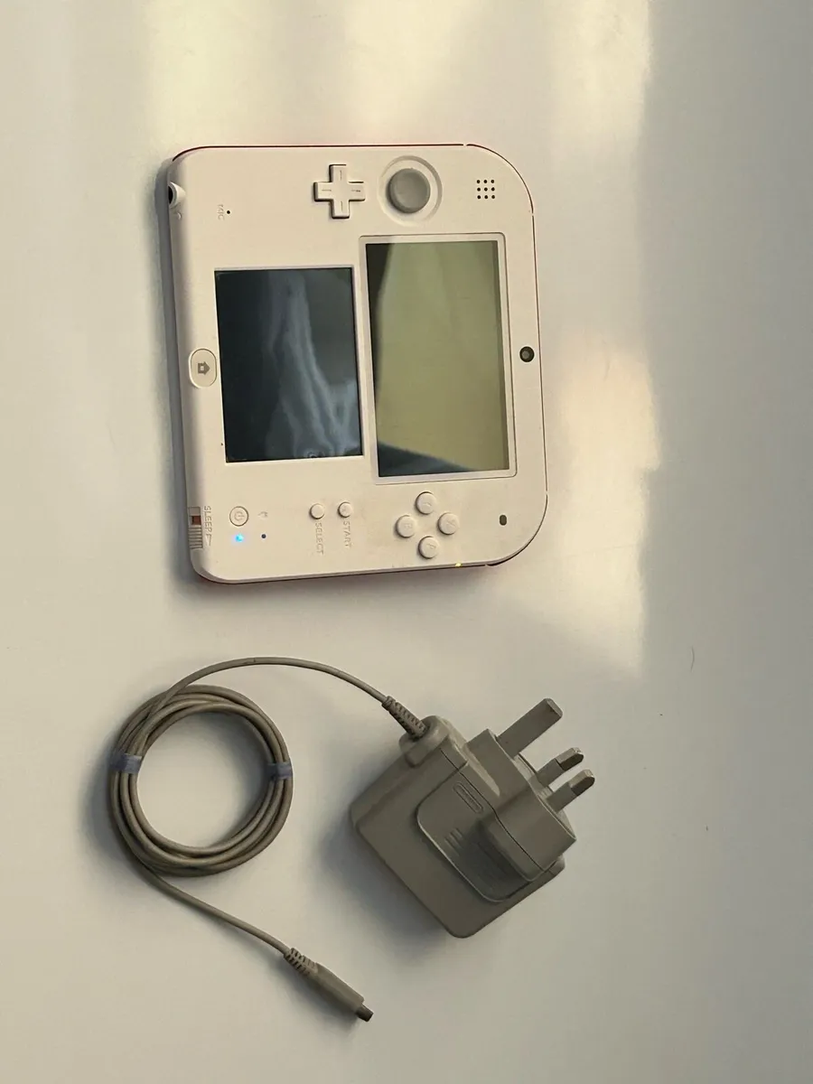 Nintendo 2ds barely ever used like new - Image 4