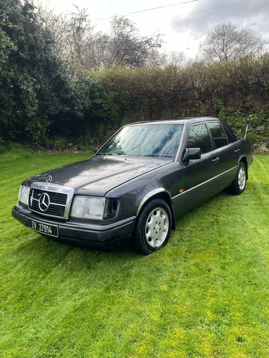 Mercedes 300D - Image 3