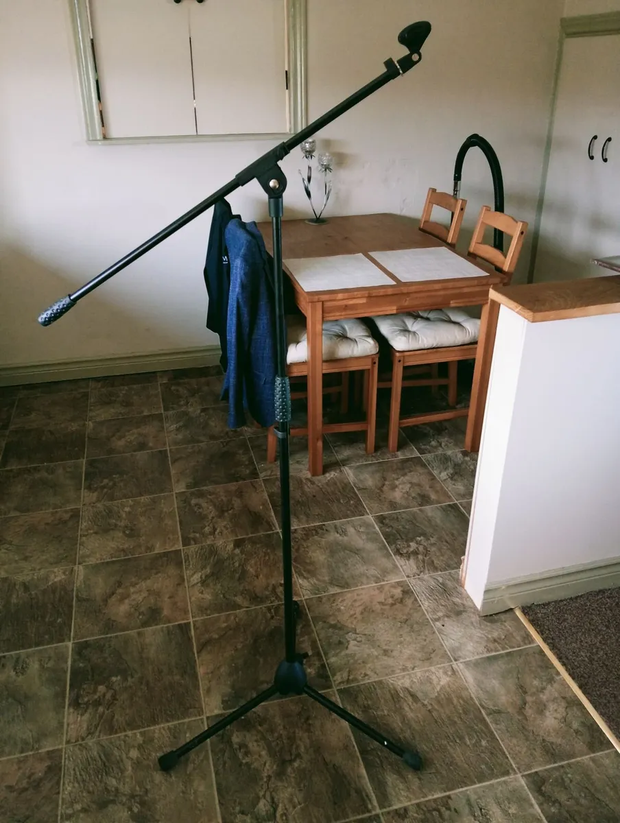 Microphone stand
