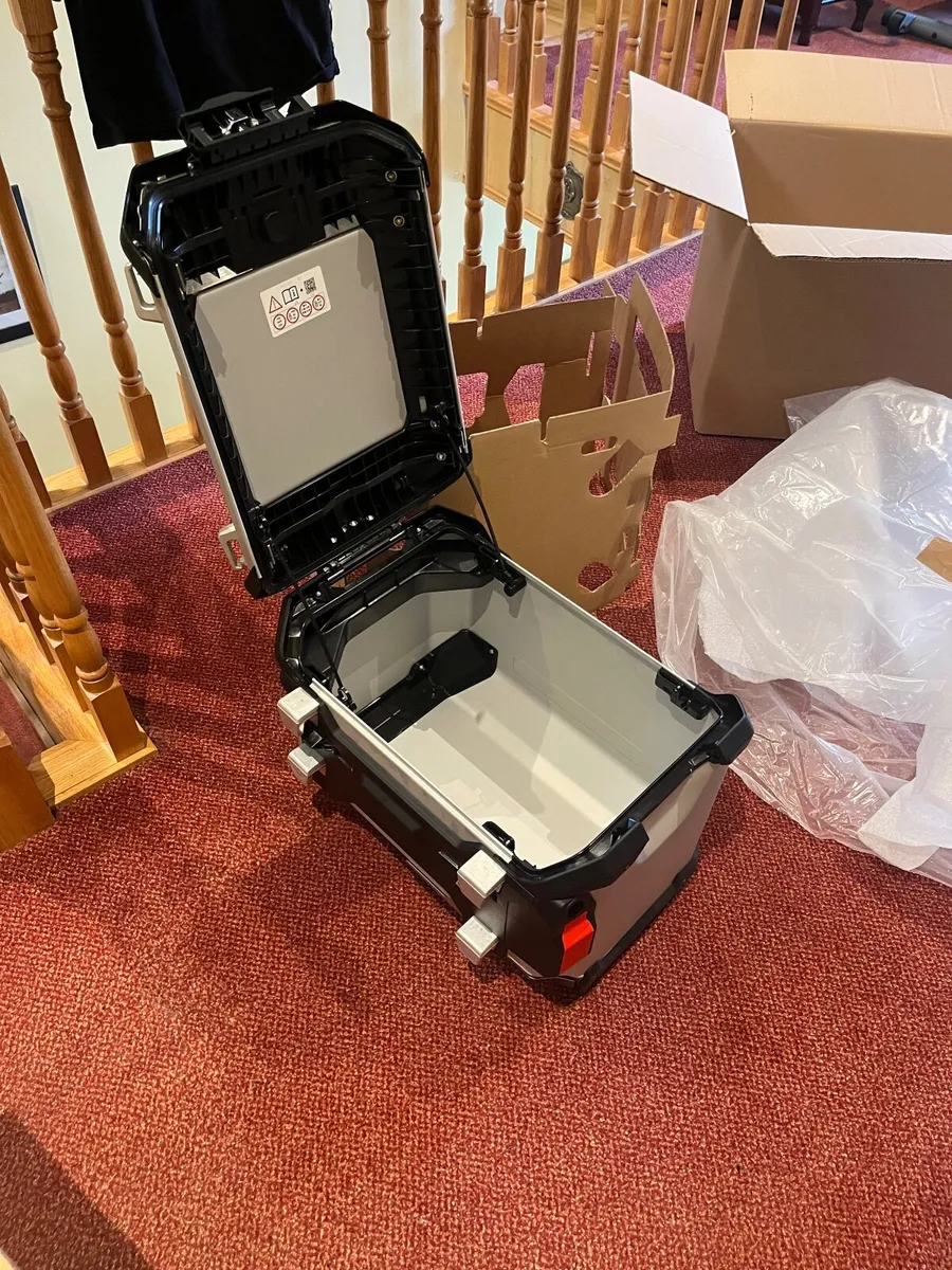 R1300 gsa motor bike boxes 2 side and top box - Image 4