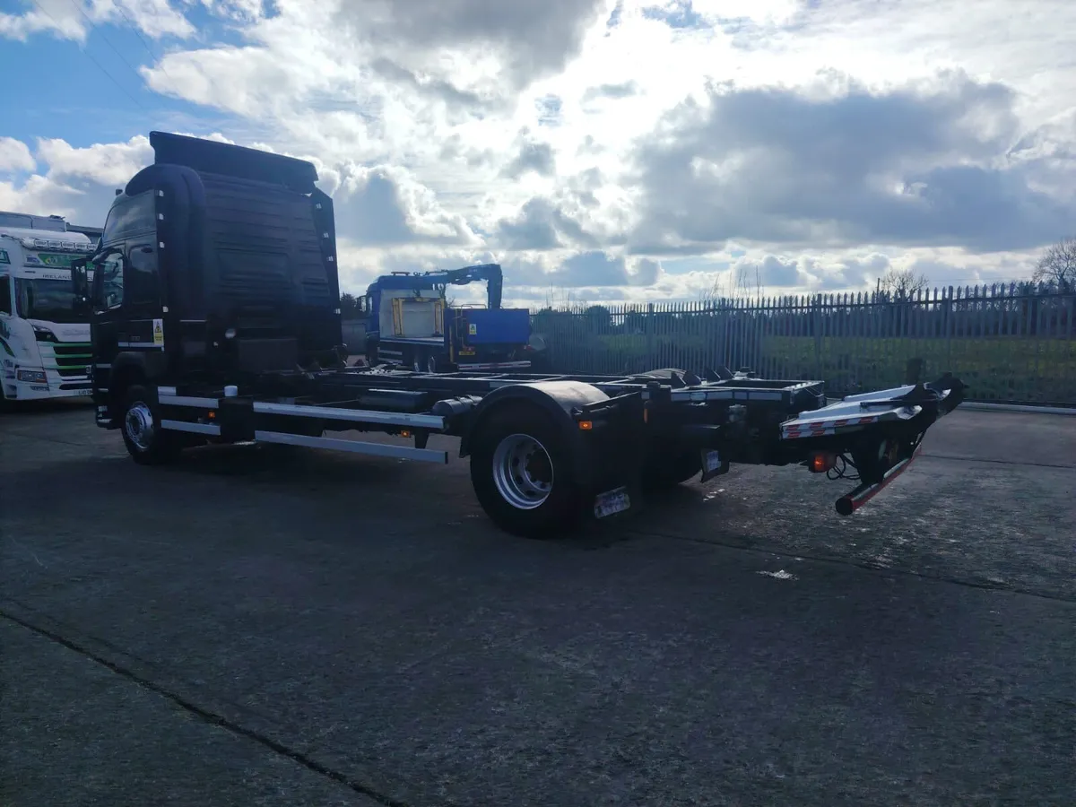 2014 Volvo FM330 Chassis &cab Sleeper Cab - Image 4