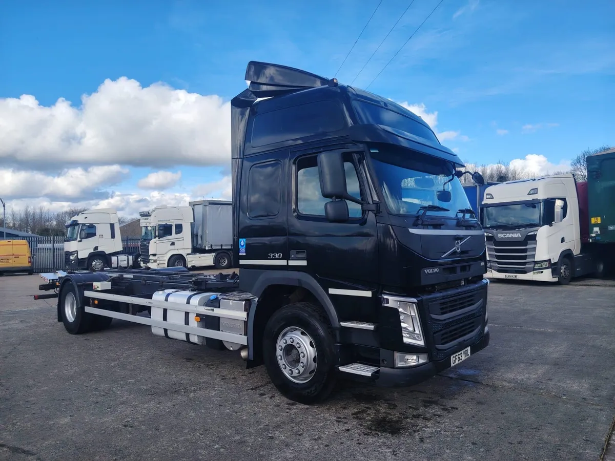 2014 Volvo FM330 Chassis &cab Sleeper Cab - Image 1