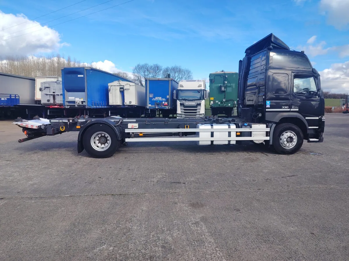 2014 Volvo FM330 Chassis &cab Sleeper Cab - Image 3